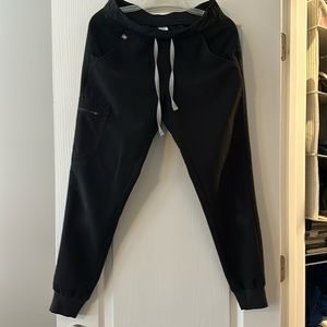 Figs small joggers in black